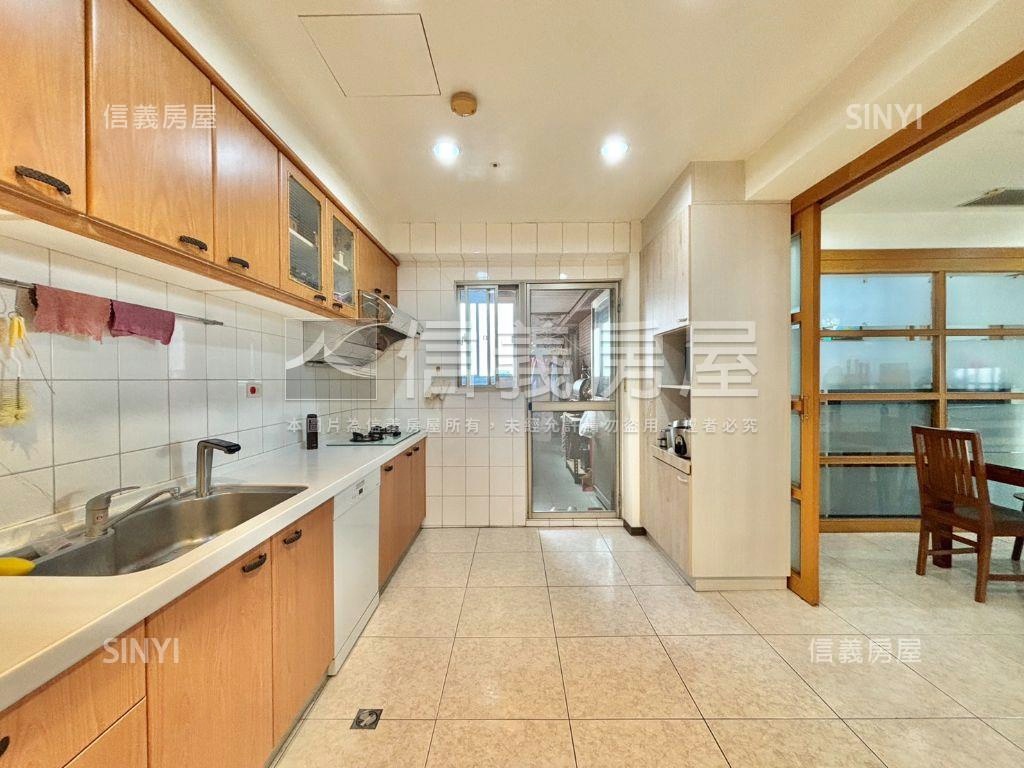 台灣國寶典藏聚作４房平車房屋室內格局與周邊環境