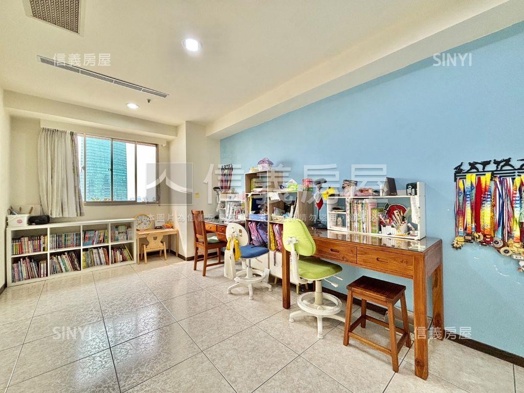 台灣國寶典藏聚作４房平車房屋室內格局與周邊環境