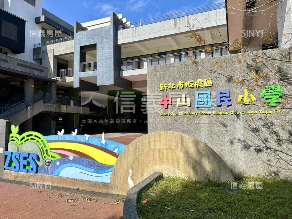 亞東捷運校園景觀三房車位房屋室內格局與周邊環境