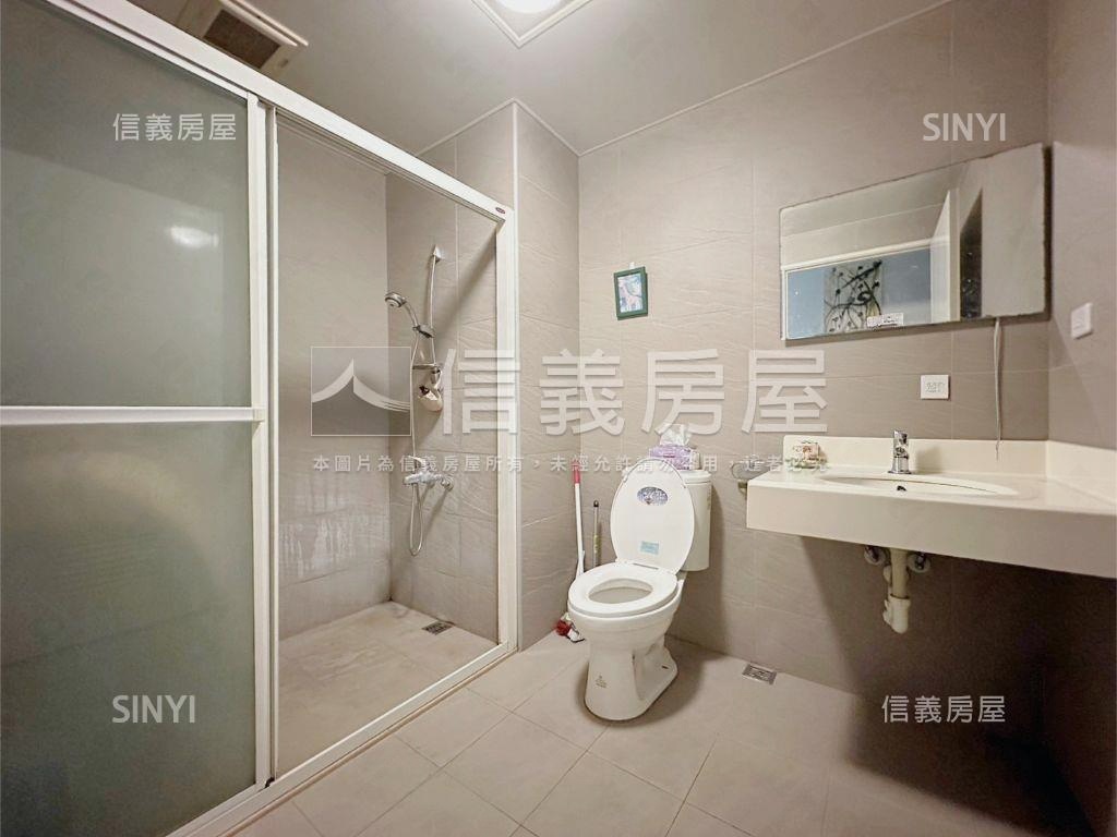 亞東捷運校園景觀三房車位房屋室內格局與周邊環境