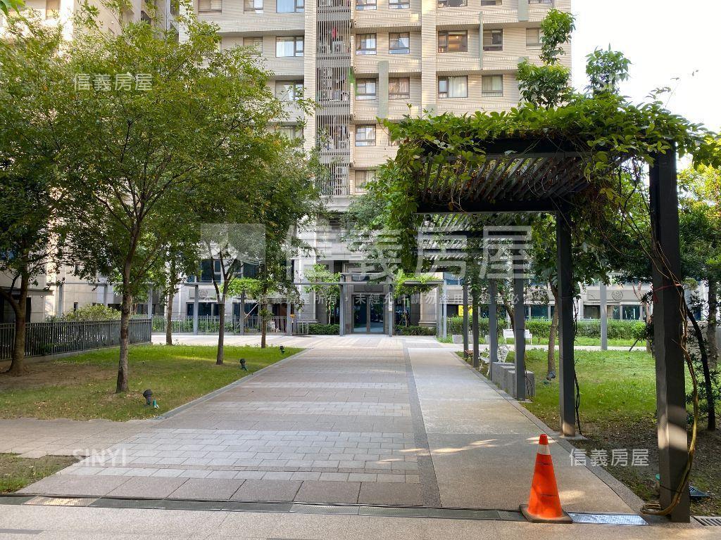 亞東捷運校園景觀三房車位房屋室內格局與周邊環境