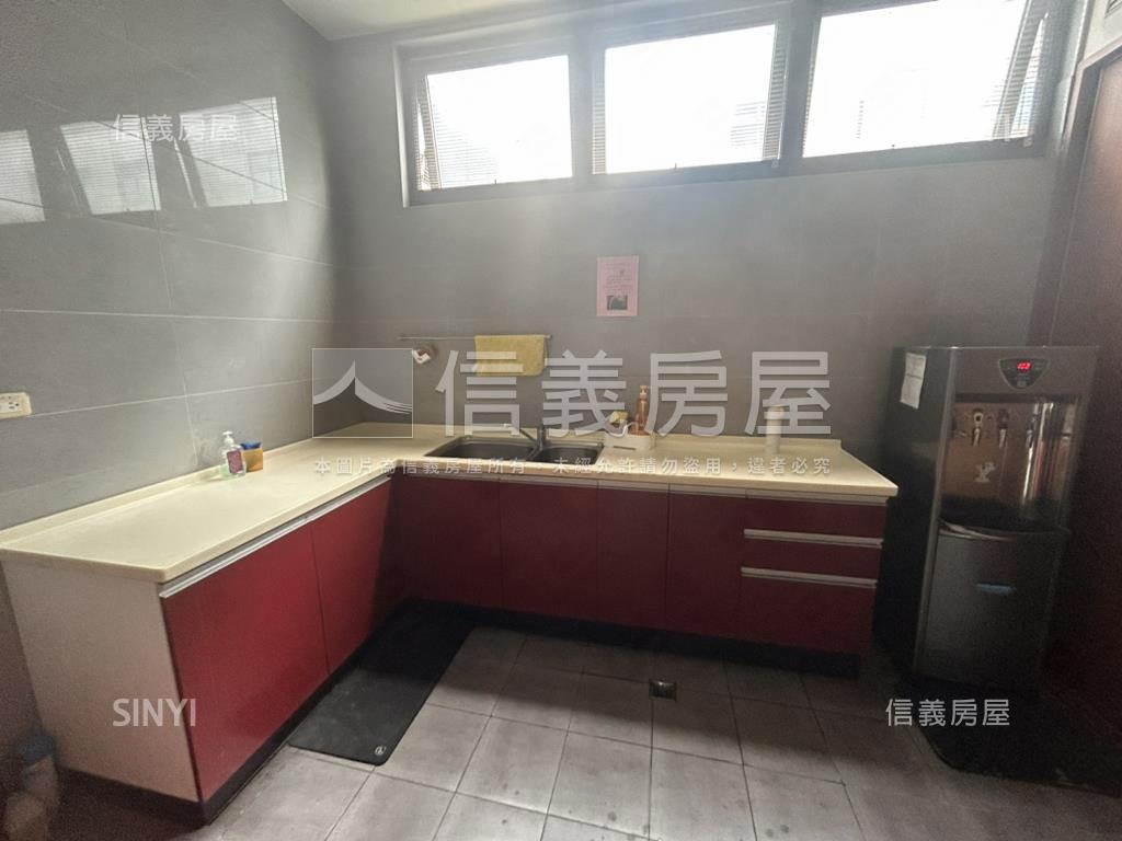 北歐之窗３車位美辦房屋室內格局與周邊環境