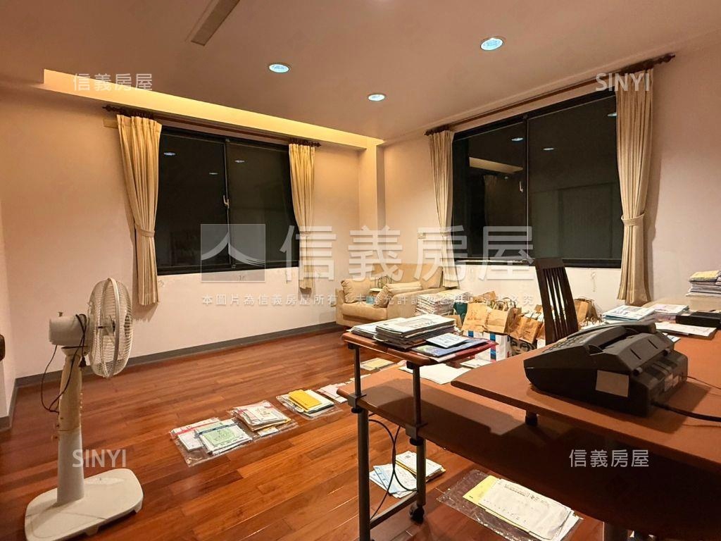 富凰英國★邊間併排雙車墅房屋室內格局與周邊環境