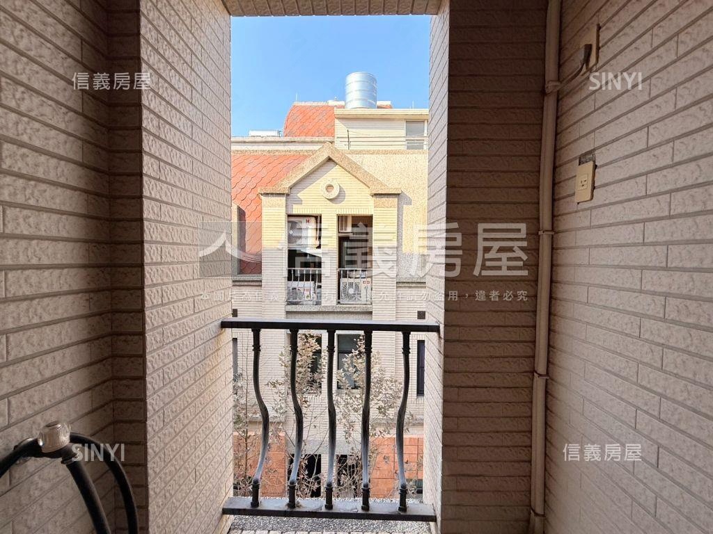 富凰英國★邊間併排雙車墅房屋室內格局與周邊環境