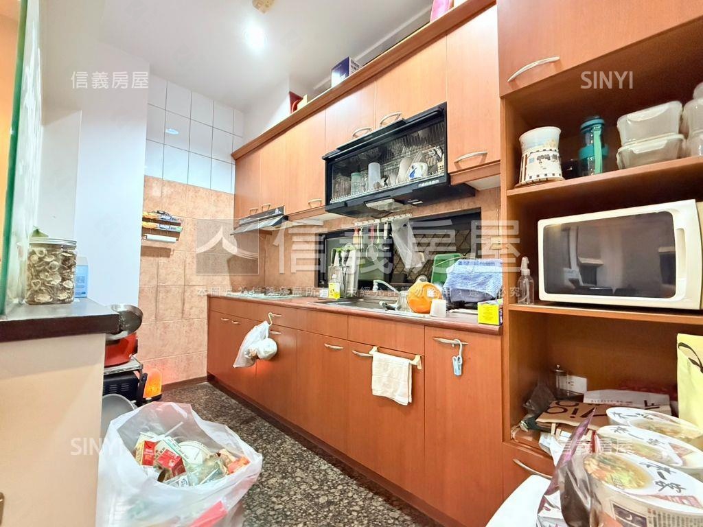 富凰英國★邊間併排雙車墅房屋室內格局與周邊環境