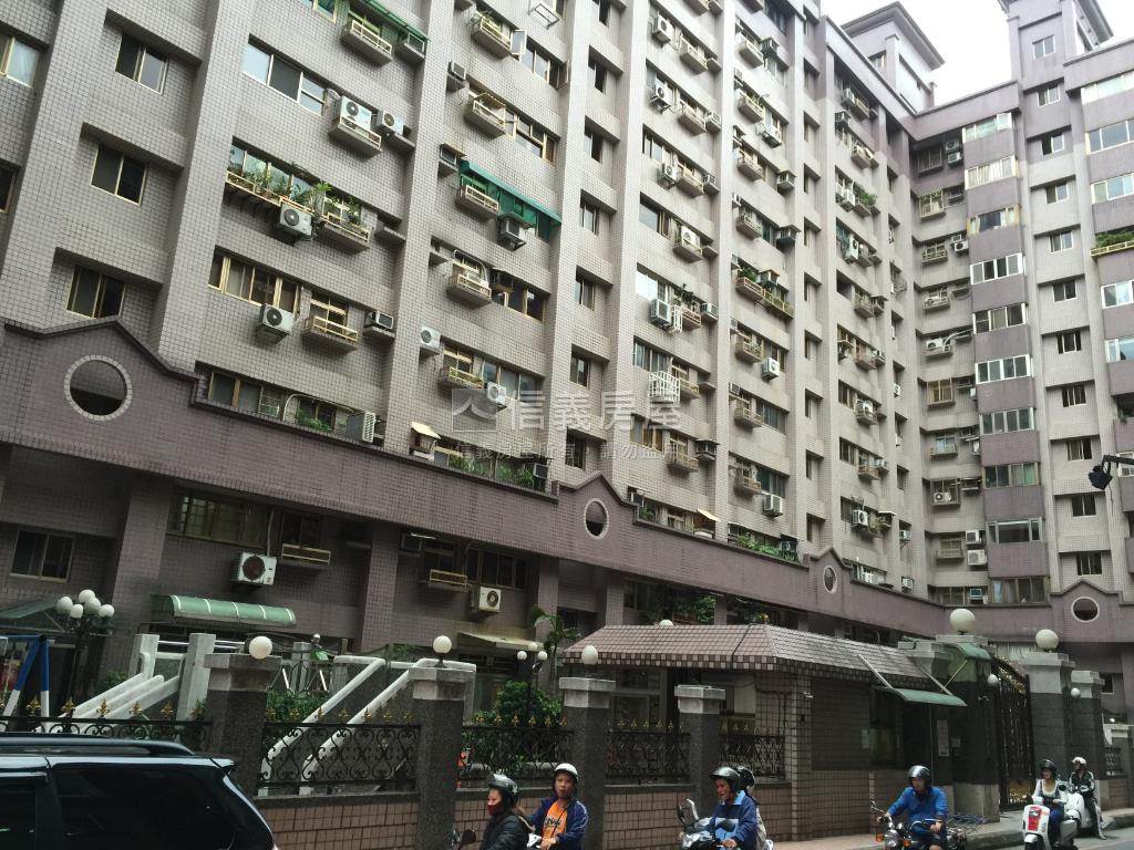 稀有邊間集賢大第５房車位房屋室內格局與周邊環境