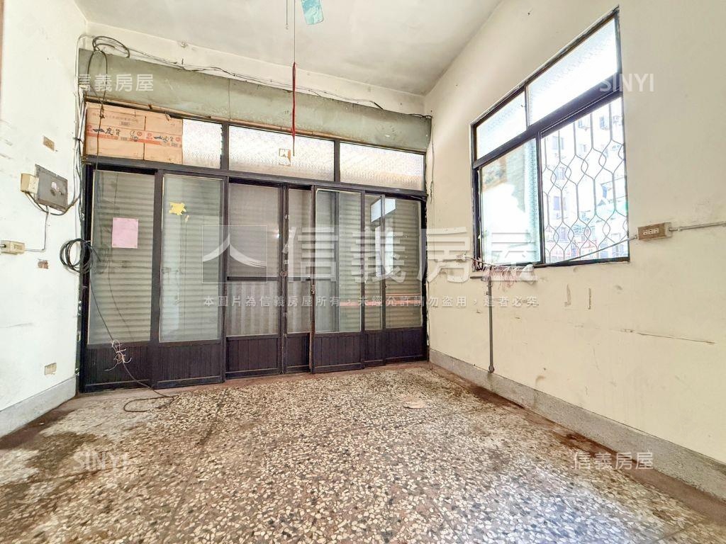 中工三路稀有臨路透天店面房屋室內格局與周邊環境