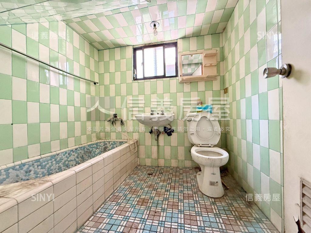 中工三路稀有臨路透天店面房屋室內格局與周邊環境