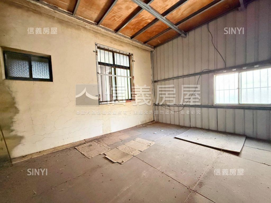 中工三路稀有臨路透天店面房屋室內格局與周邊環境