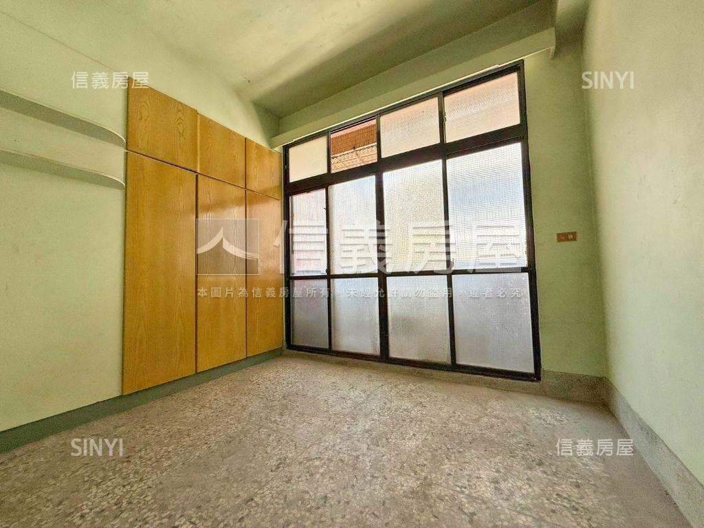 中工三路稀有臨路透天店面房屋室內格局與周邊環境