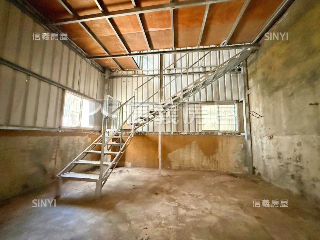 中工三路稀有臨路透天店面房屋室內格局與周邊環境
