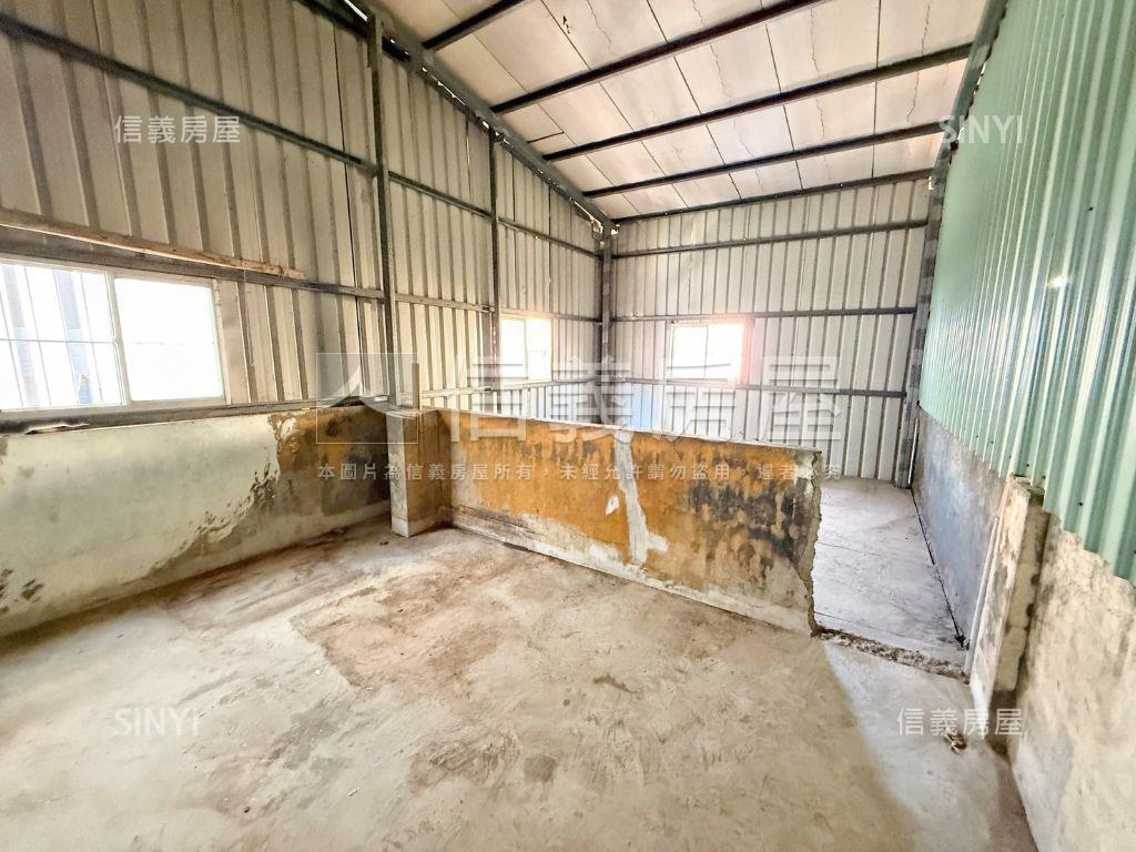 中工三路稀有臨路透天店面房屋室內格局與周邊環境
