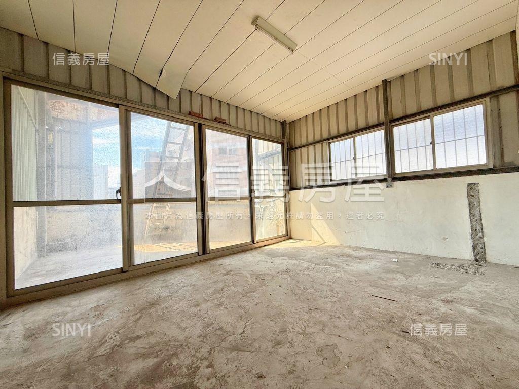中工三路稀有臨路透天店面房屋室內格局與周邊環境