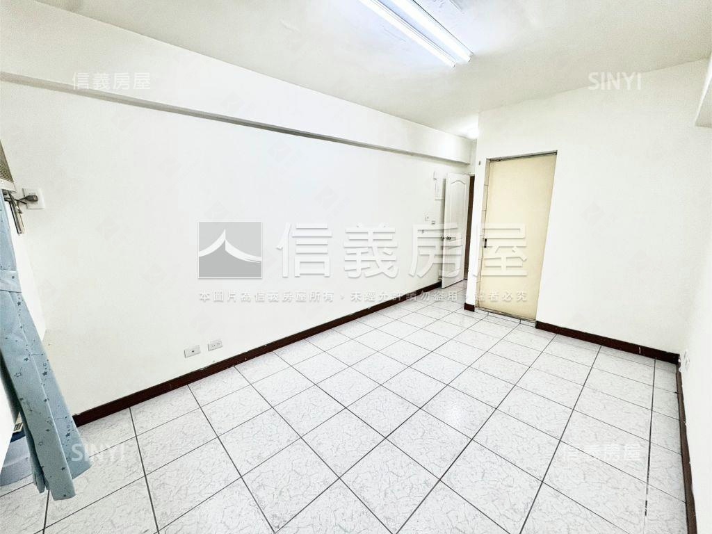 近文華高中捷運！陽台套房房屋室內格局與周邊環境