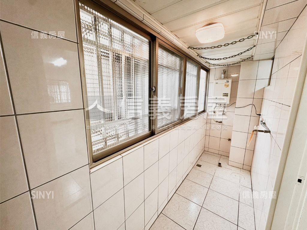 近文華高中捷運！陽台套房房屋室內格局與周邊環境