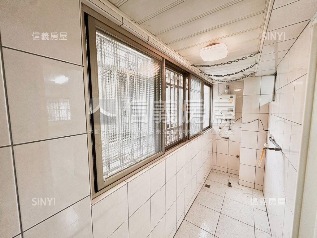 近文華高中捷運！陽台套房房屋室內格局與周邊環境