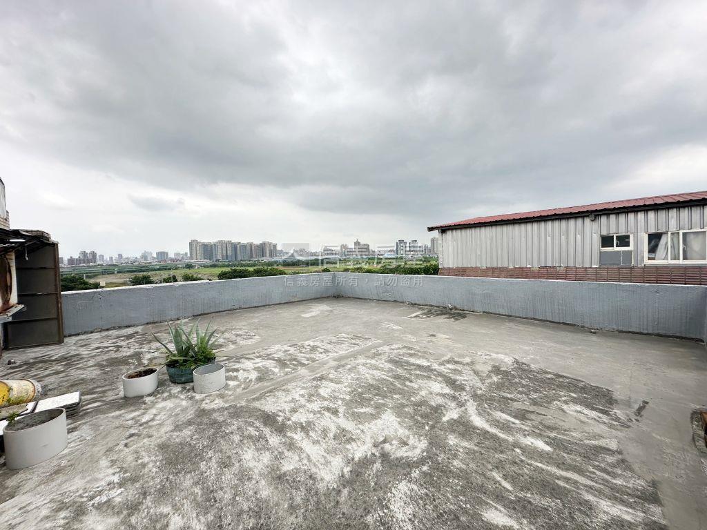 首購金門街頂樓優質大空間房屋室內格局與周邊環境