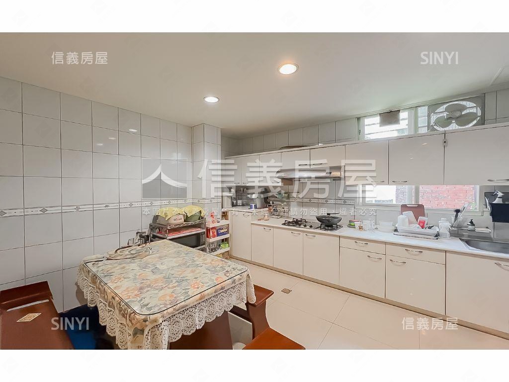正西屯路透店有加蓋電梯房屋室內格局與周邊環境