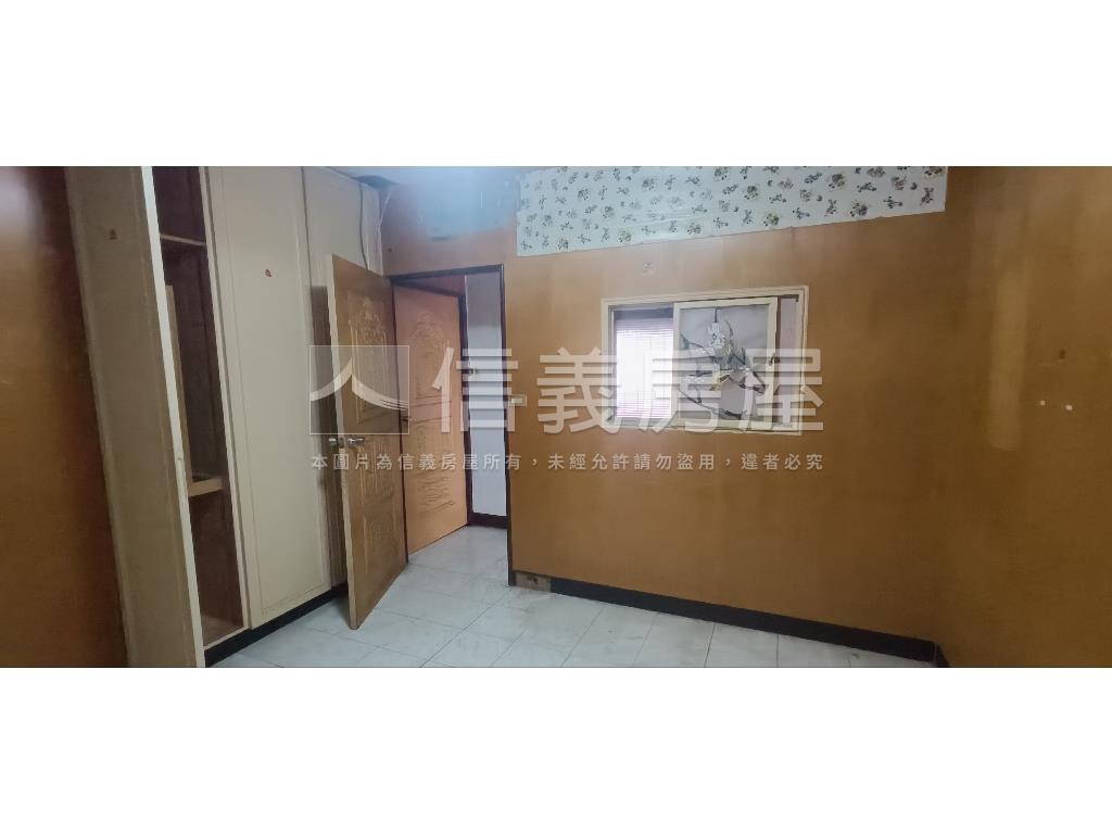 三重國小站邊間公寓頂加房屋室內格局與周邊環境