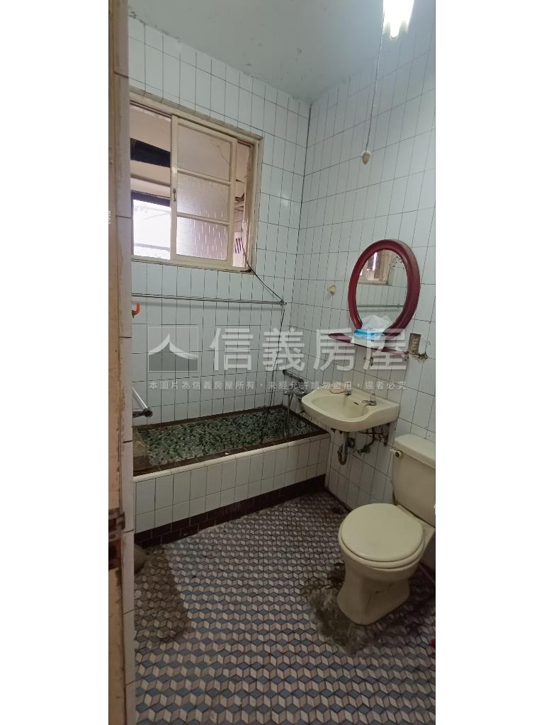 三重國小站邊間公寓頂加房屋室內格局與周邊環境