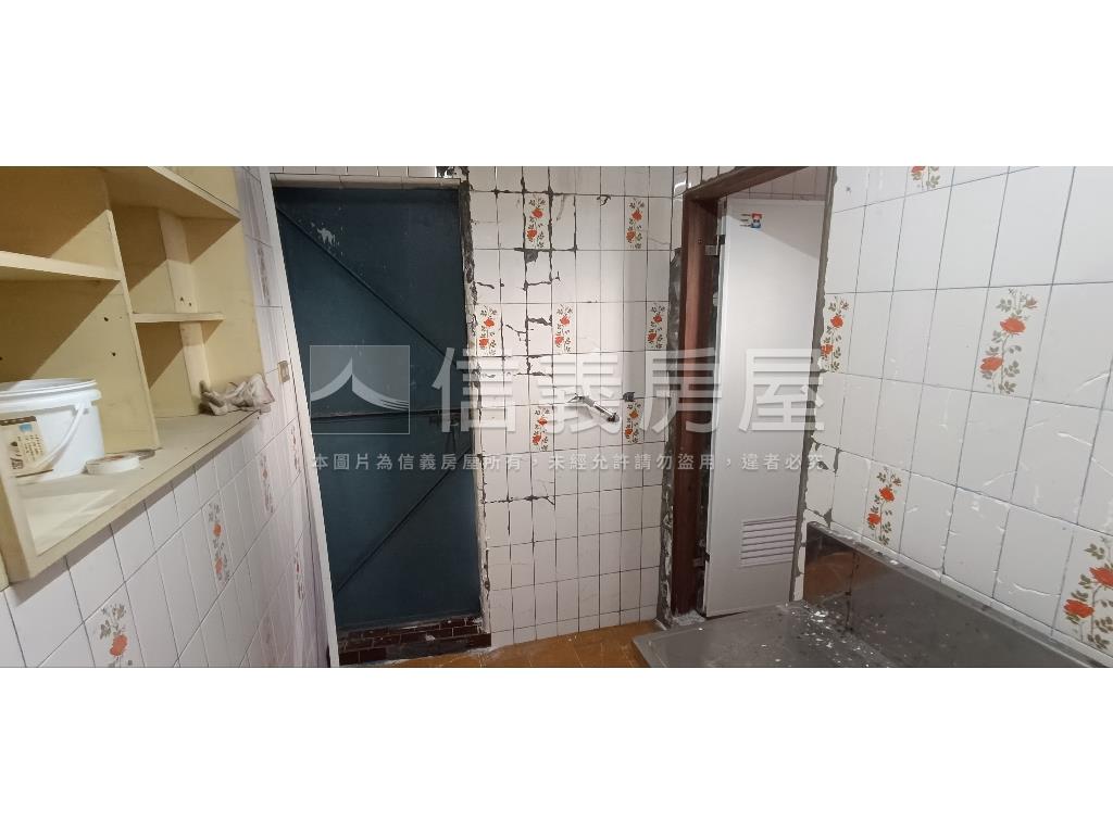 三重國小站邊間公寓頂加房屋室內格局與周邊環境