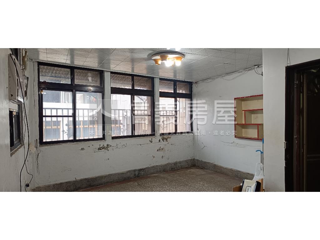 三重國小站邊間公寓頂加房屋室內格局與周邊環境