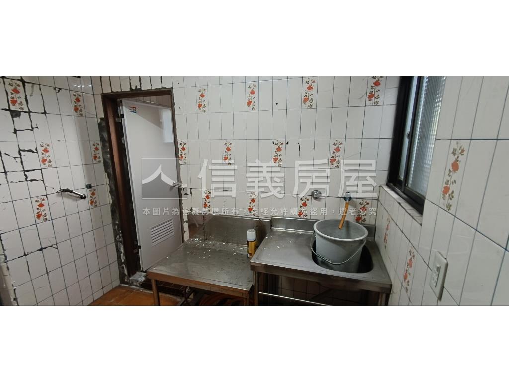 三重國小站邊間公寓頂加房屋室內格局與周邊環境