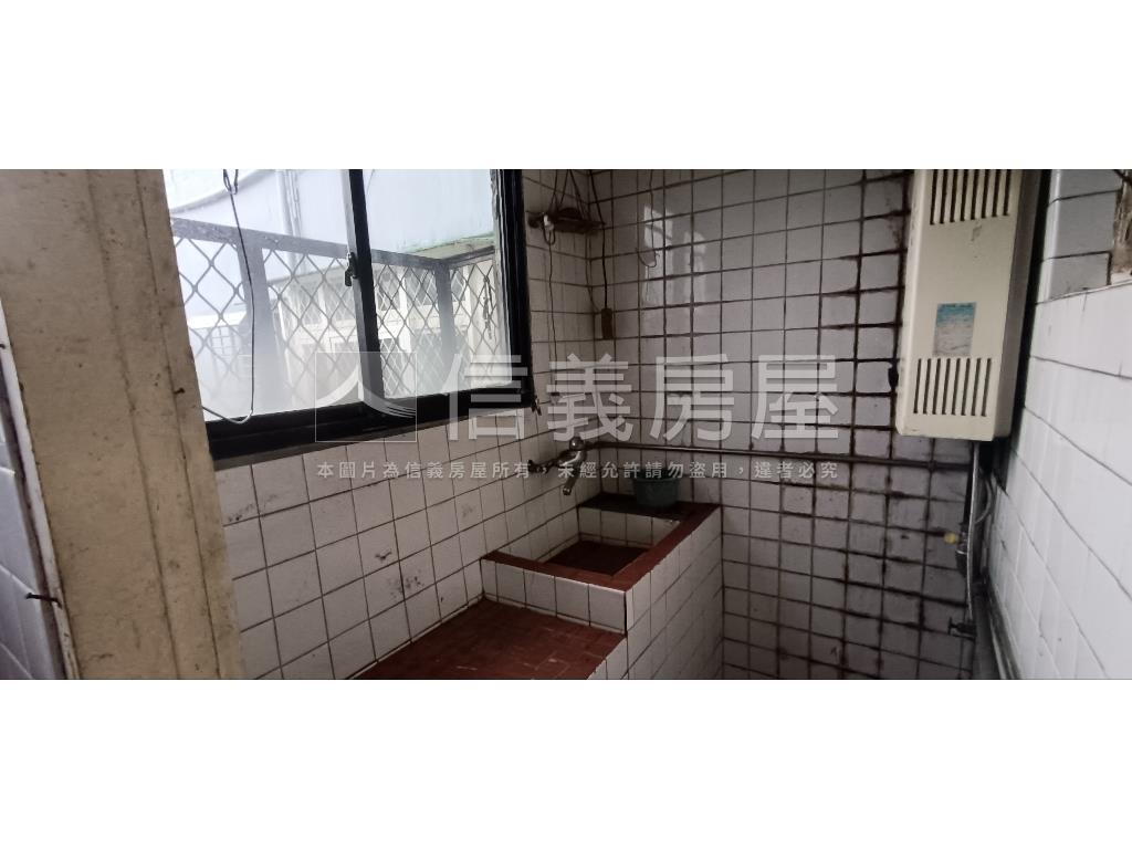 三重國小站邊間公寓頂加房屋室內格局與周邊環境