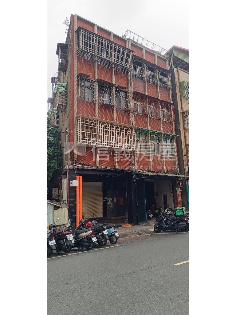 三重國小站邊間公寓頂加房屋室內格局與周邊環境