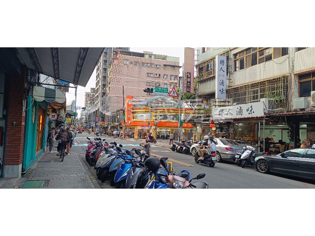 三重國小站邊間公寓頂加房屋室內格局與周邊環境