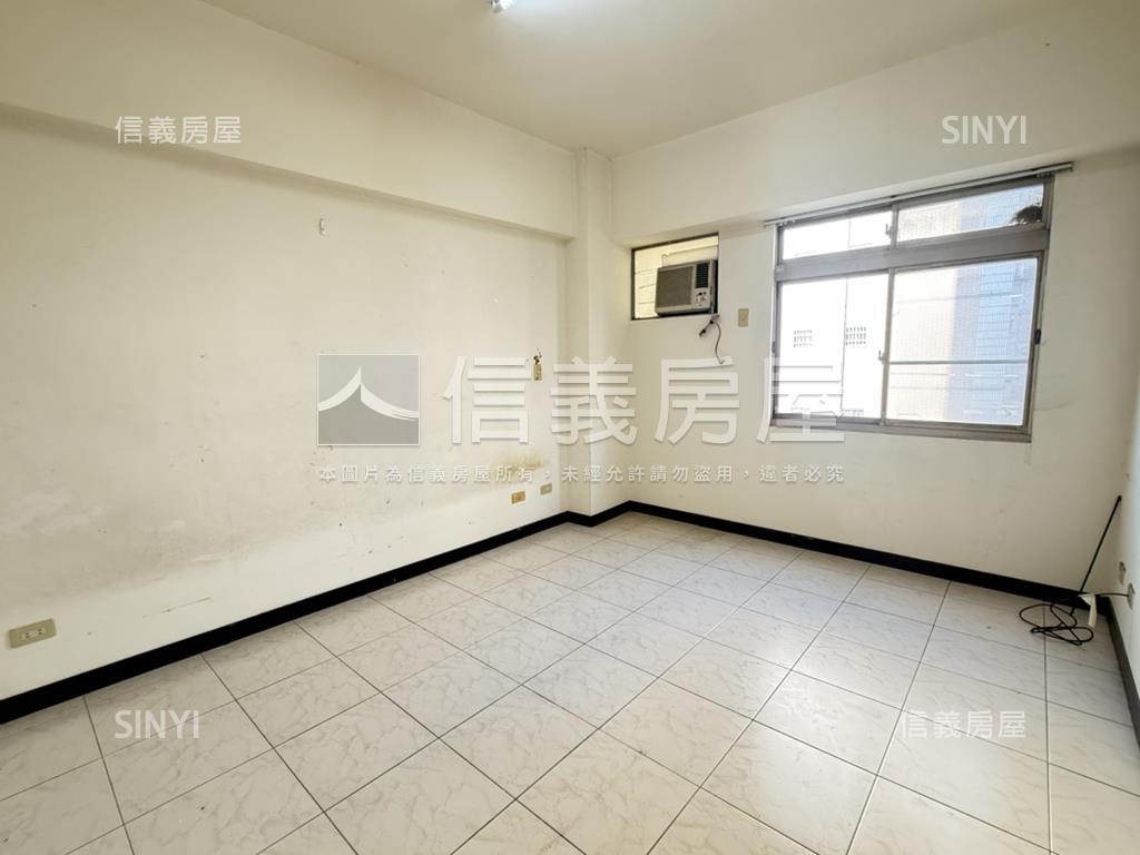 新市國宅ｅ區３房平車房屋室內格局與周邊環境