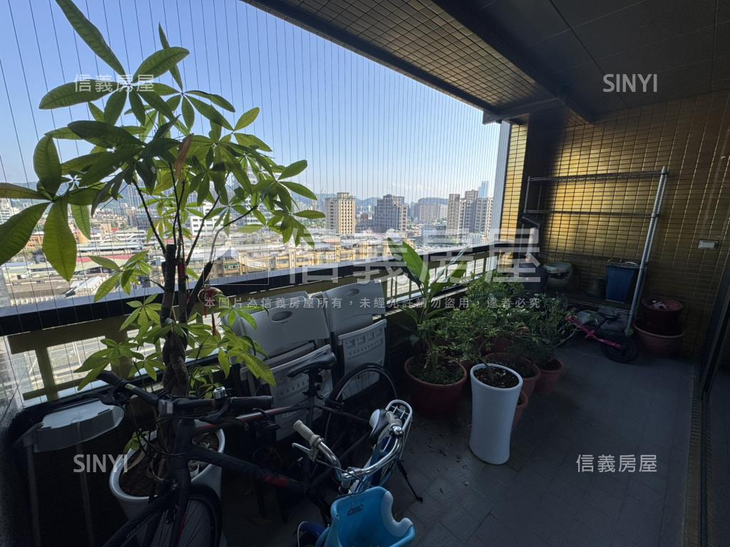 四季妍大陽台看１０１房屋室內格局與周邊環境