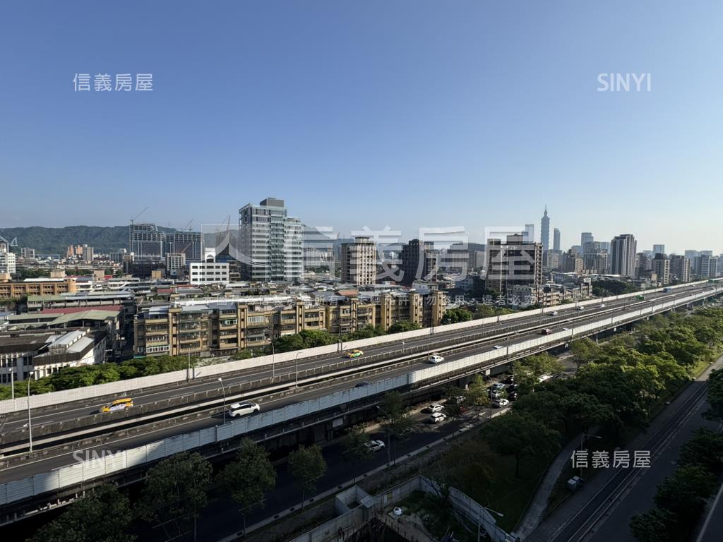 四季妍大陽台看１０１房屋室內格局與周邊環境