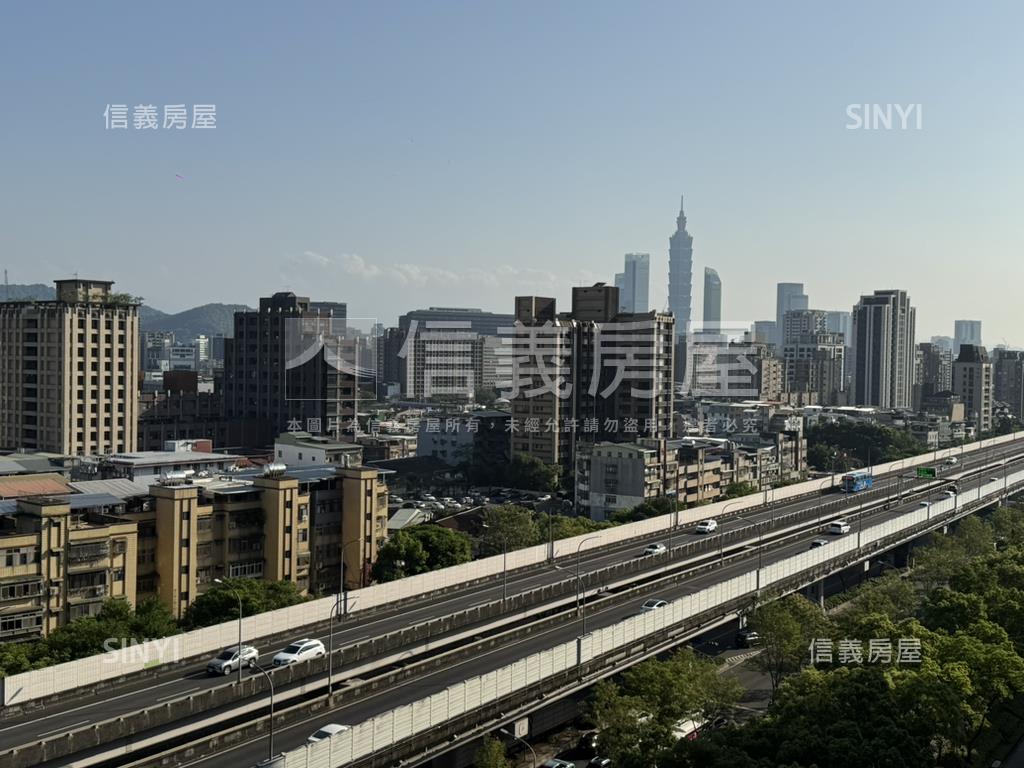 四季妍大陽台看１０１房屋室內格局與周邊環境