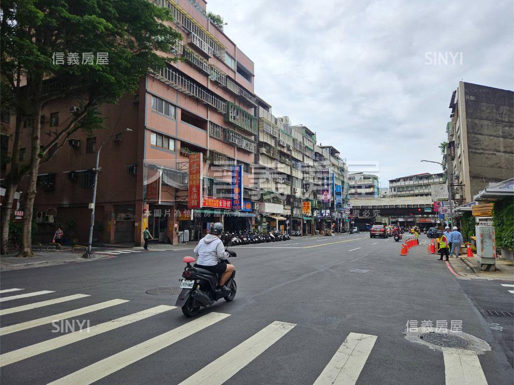 專任正三房稀有華廈房屋室內格局與周邊環境