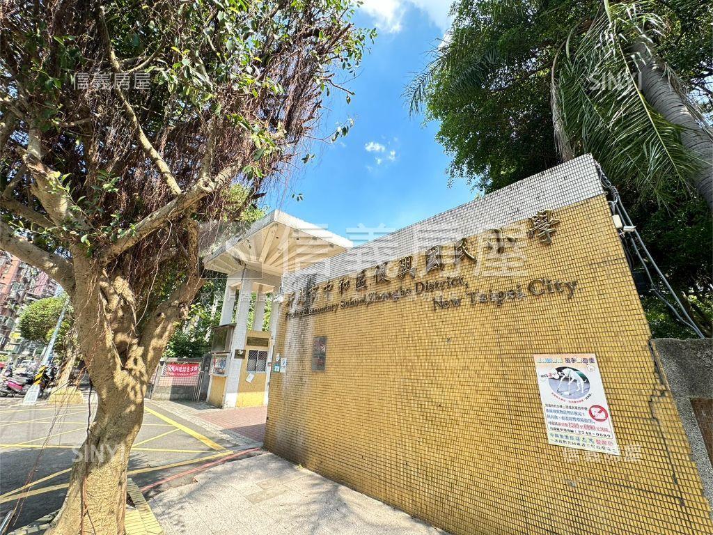 中興街。全家。黃金店面房屋室內格局與周邊環境