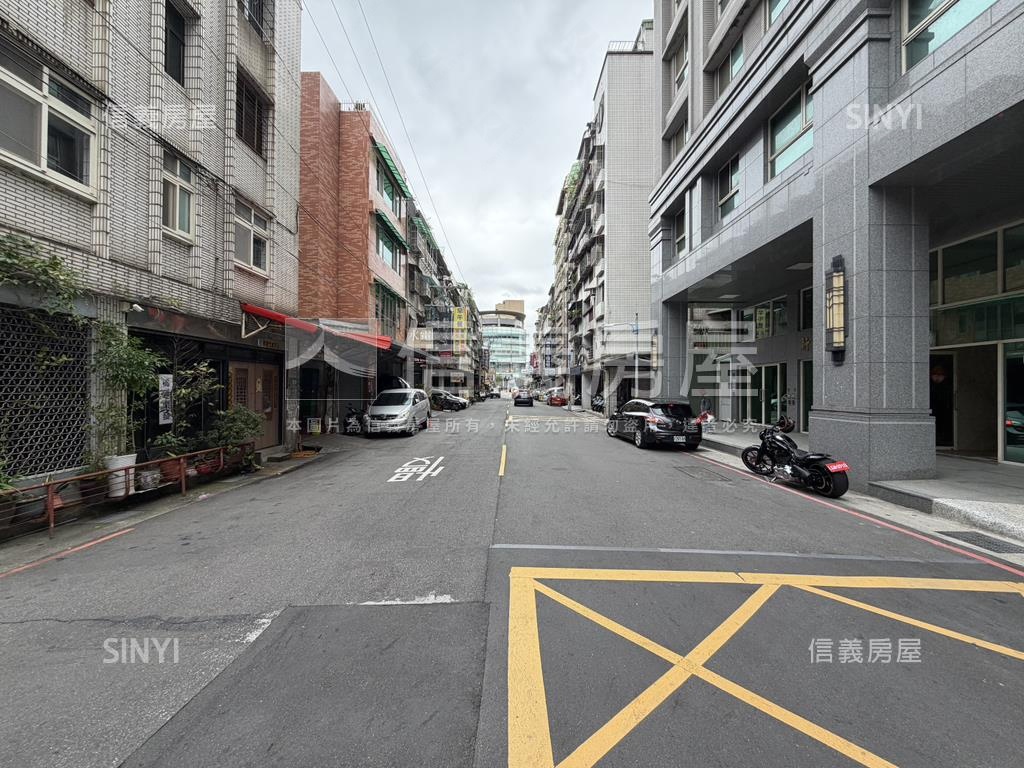 近環球三房車位房屋室內格局與周邊環境