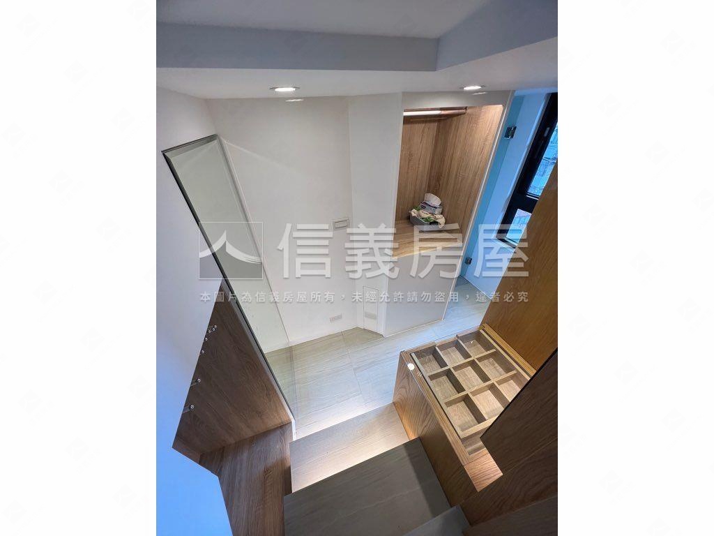 『文華麗舍』挑高時尚美宅房屋室內格局與周邊環境