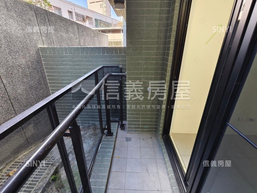 信義誠家露台兩房車位房屋室內格局與周邊環境