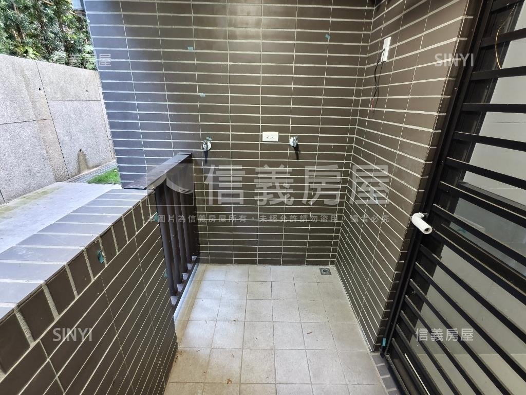 信義誠家露台兩房車位房屋室內格局與周邊環境
