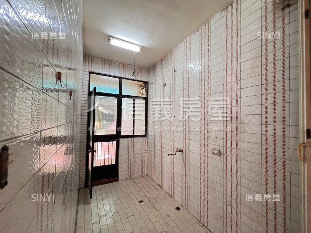 近農１６稀有免爬梯美三房房屋室內格局與周邊環境
