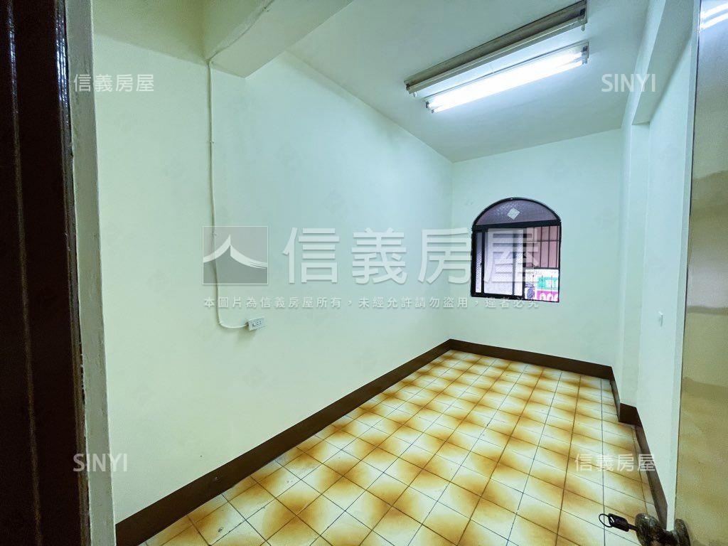 近農１６稀有免爬梯美三房房屋室內格局與周邊環境