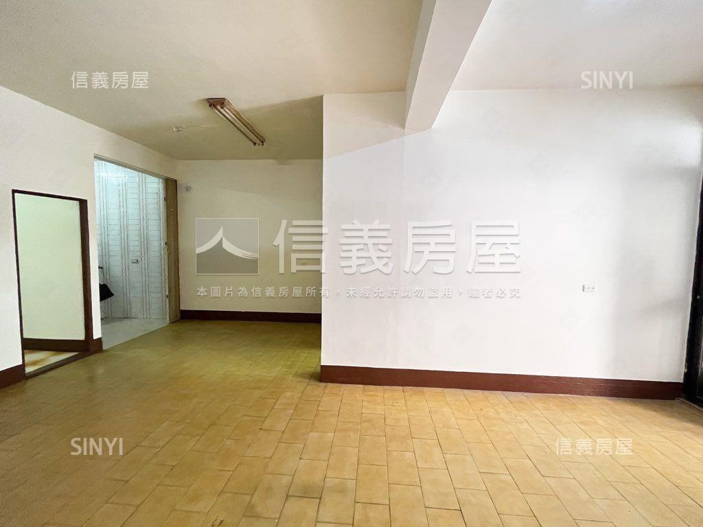 近農１６稀有免爬梯美三房房屋室內格局與周邊環境