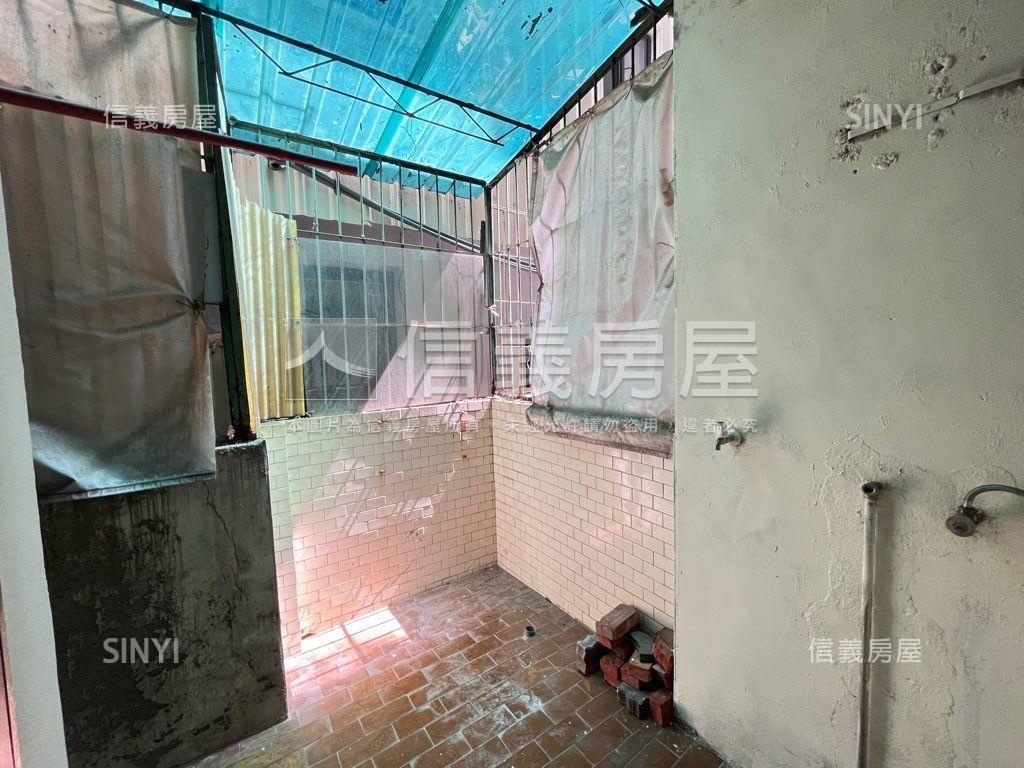 近農１６稀有免爬梯美三房房屋室內格局與周邊環境