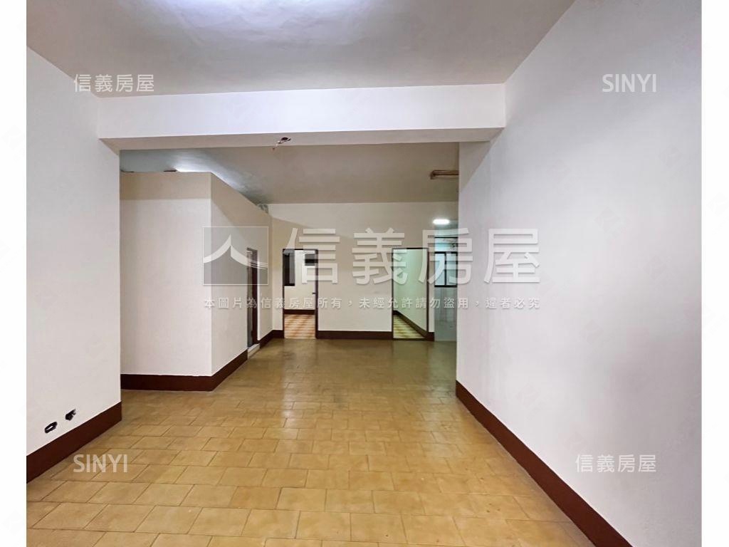 近農１６稀有免爬梯美三房房屋室內格局與周邊環境