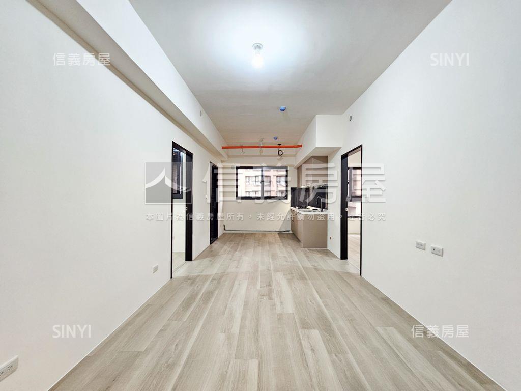 八擴．城中大璽兩房車位房屋室內格局與周邊環境