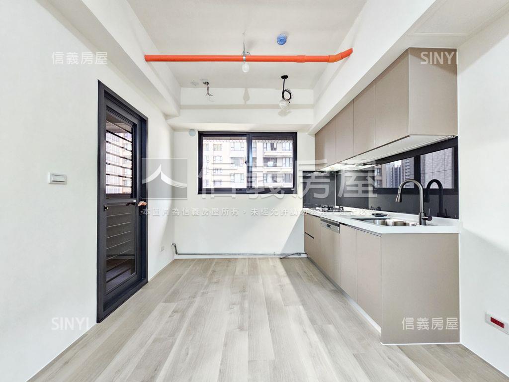 八擴．城中大璽兩房車位房屋室內格局與周邊環境