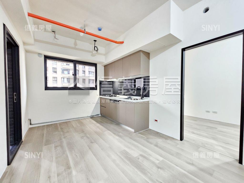 八擴．城中大璽兩房車位房屋室內格局與周邊環境