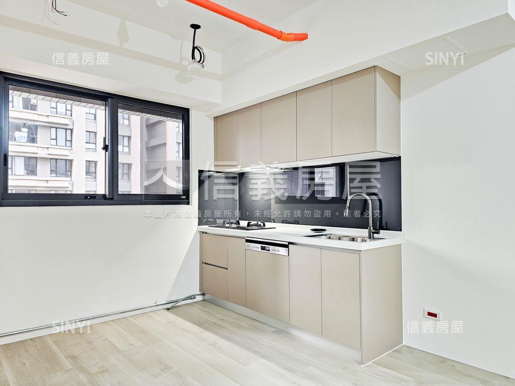 八擴．城中大璽兩房車位房屋室內格局與周邊環境