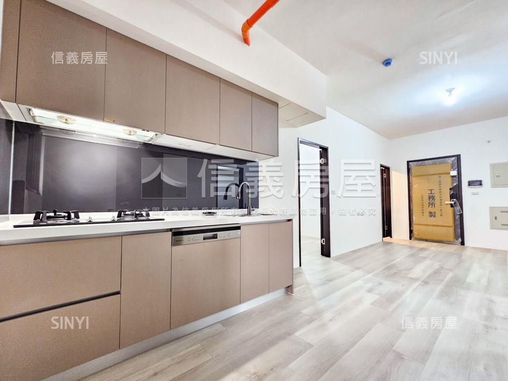 八擴．城中大璽兩房車位房屋室內格局與周邊環境